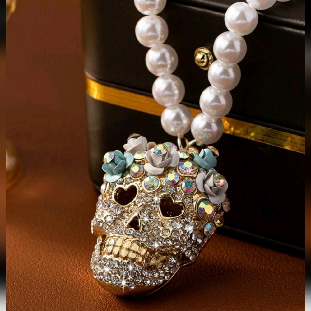 Sparkly skull pendent